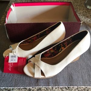 BNIB White wedges Size 7